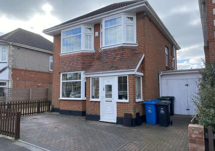 Boasting nearly 1500 sq ft this 4 double bedroom house is a must see