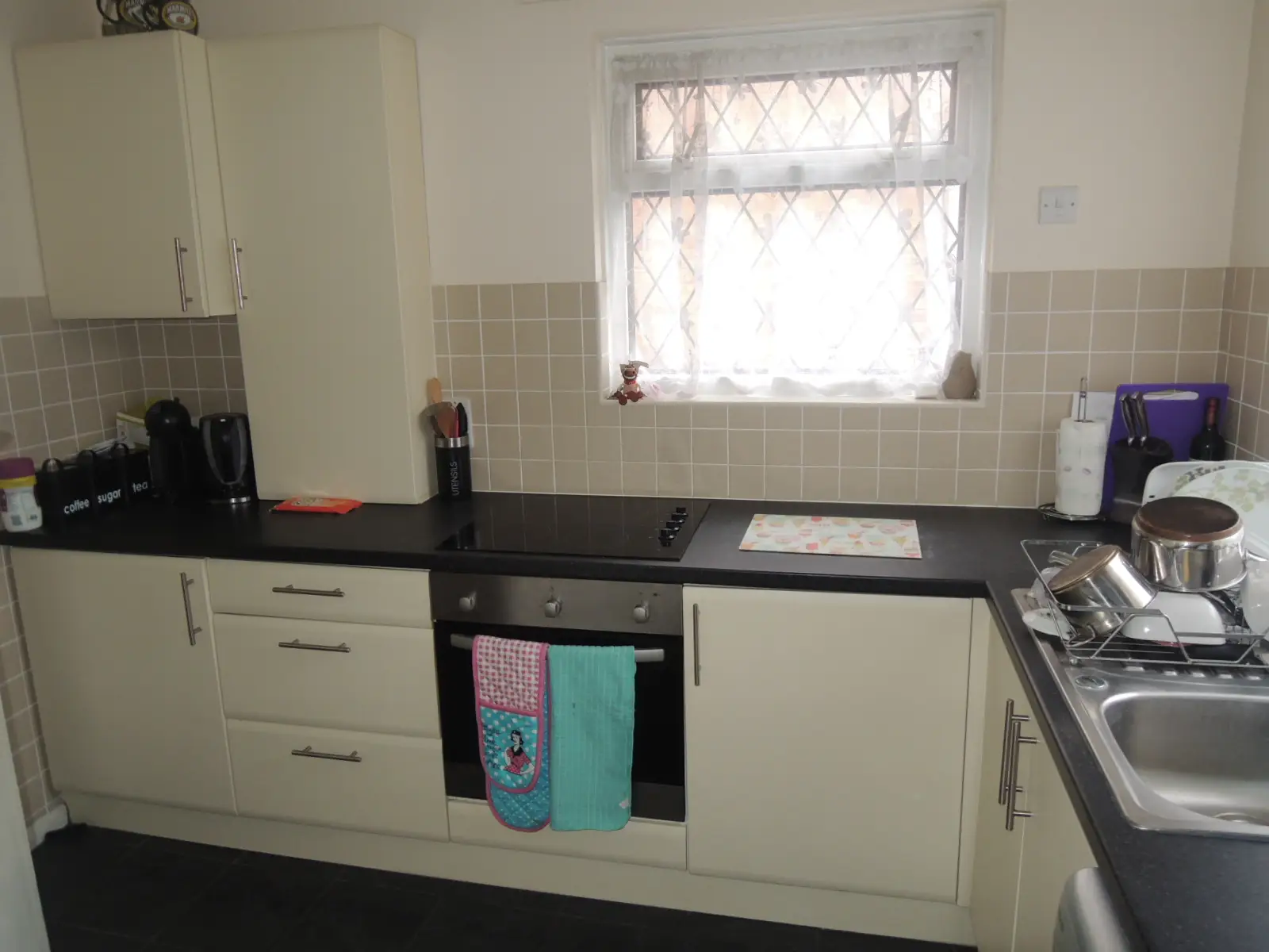 31 Alder Crescent Kitchen 2